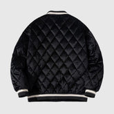 Locker sitzende Baseballjacke im japanischen College-Stil